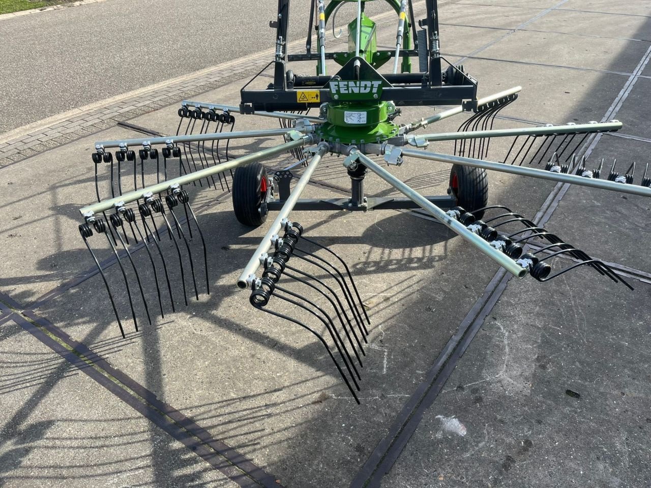 Schwader des Typs Fendt Former 391 DN, Neumaschine in Joure (Bild 8)