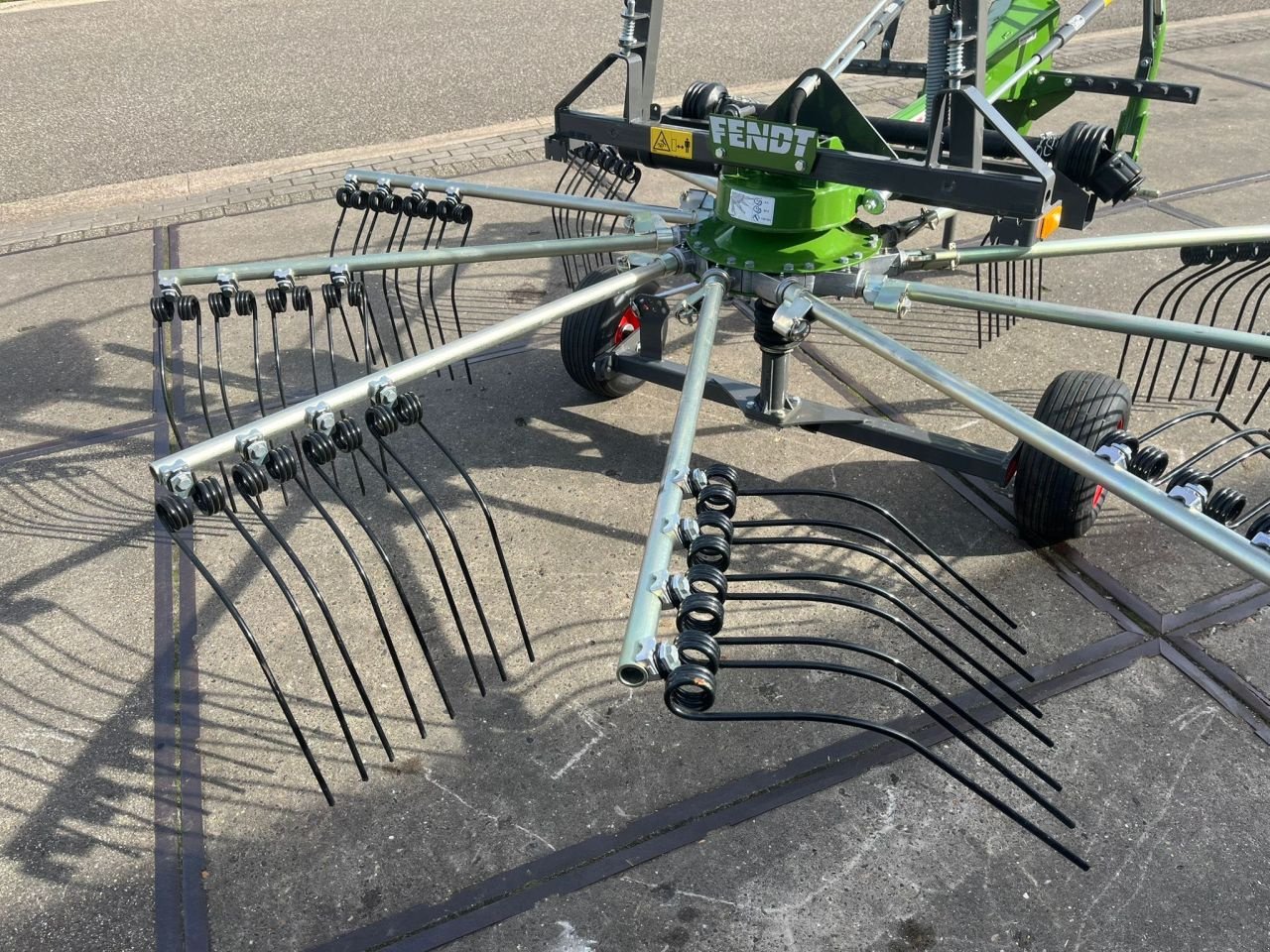 Schwader des Typs Fendt Former 391 DN, Neumaschine in Joure (Bild 4)