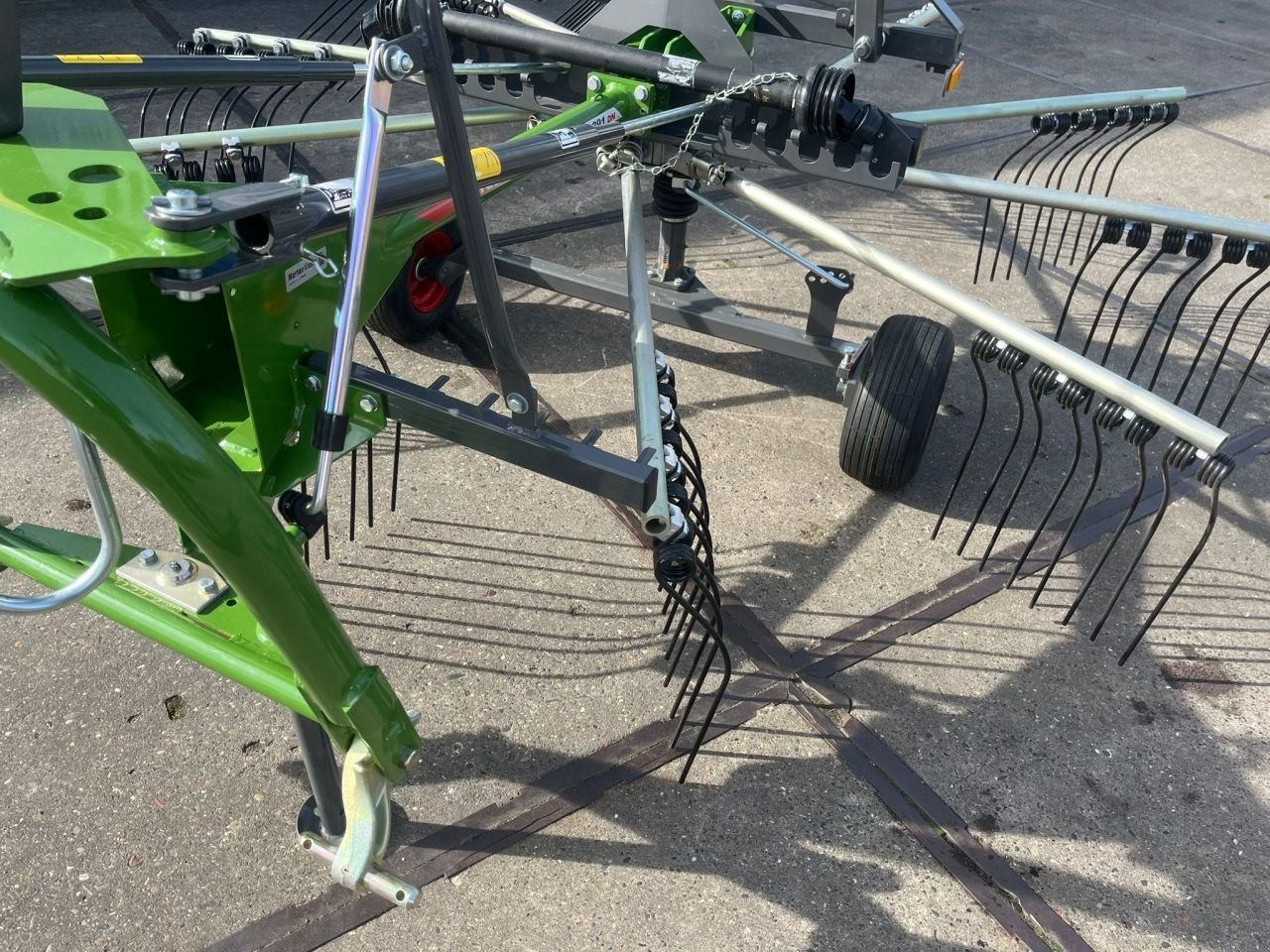 Schwader des Typs Fendt Former 391 DN, Neumaschine in Joure (Bild 10)