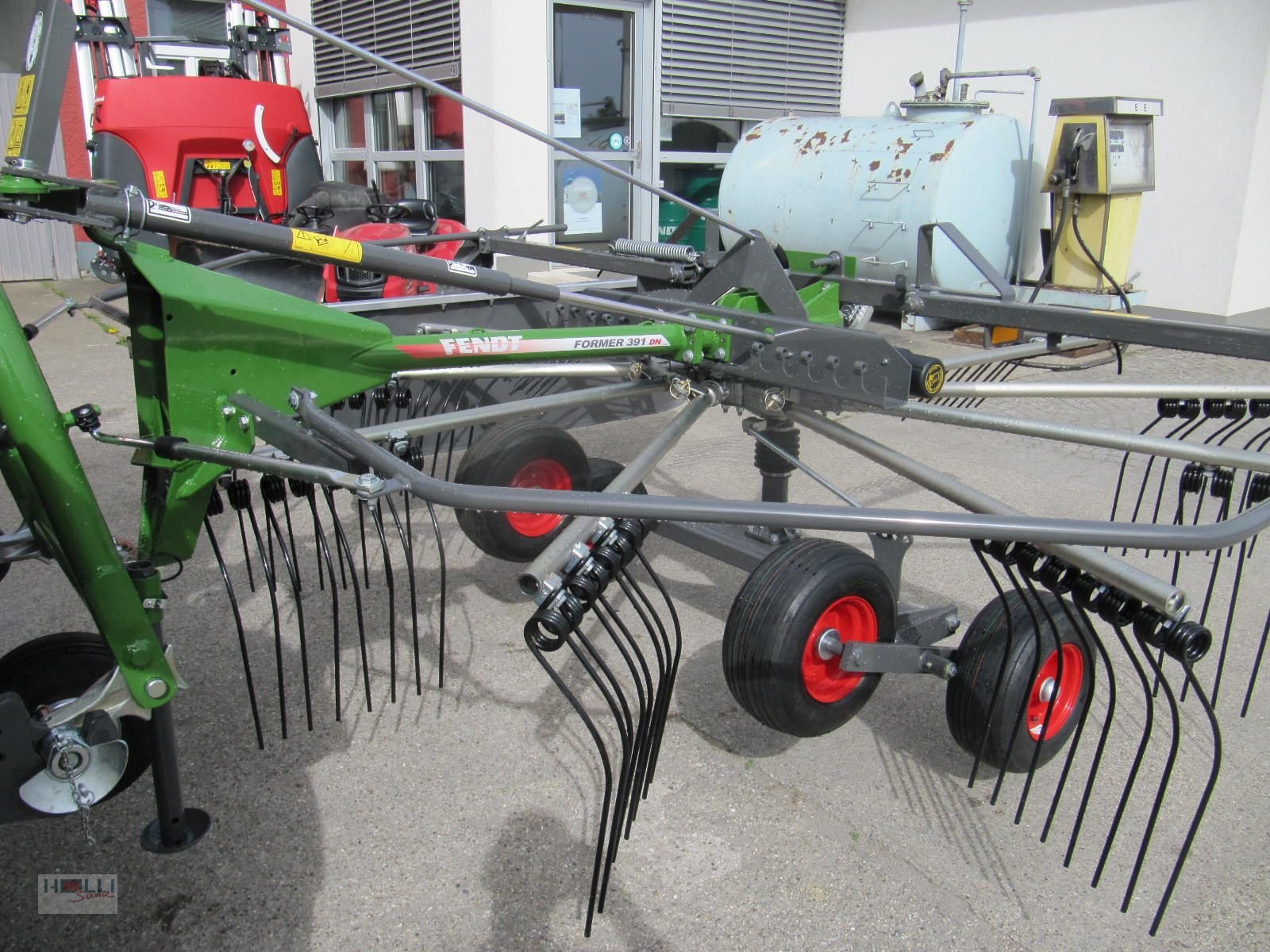 Schwader des Typs Fendt Former 391 DN, Neumaschine in Niederneukirchen (Bild 10)