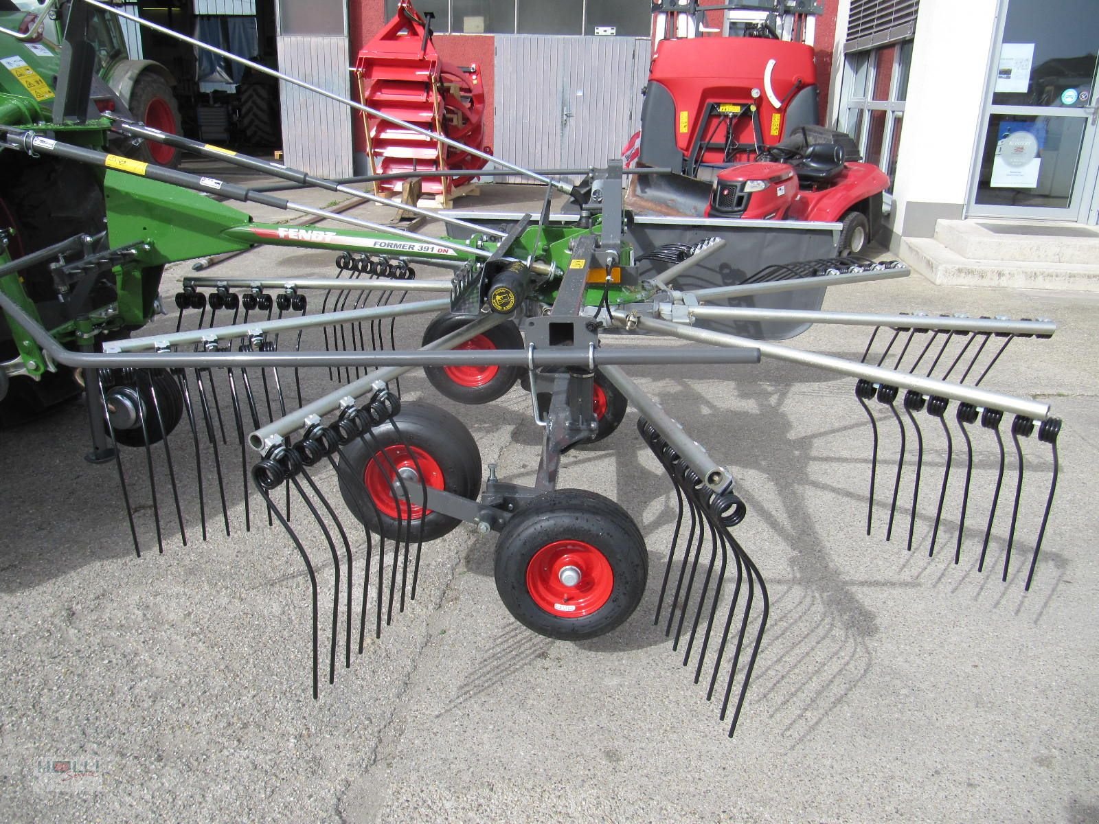 Schwader des Typs Fendt Former 391 DN, Neumaschine in Niederneukirchen (Bild 9)