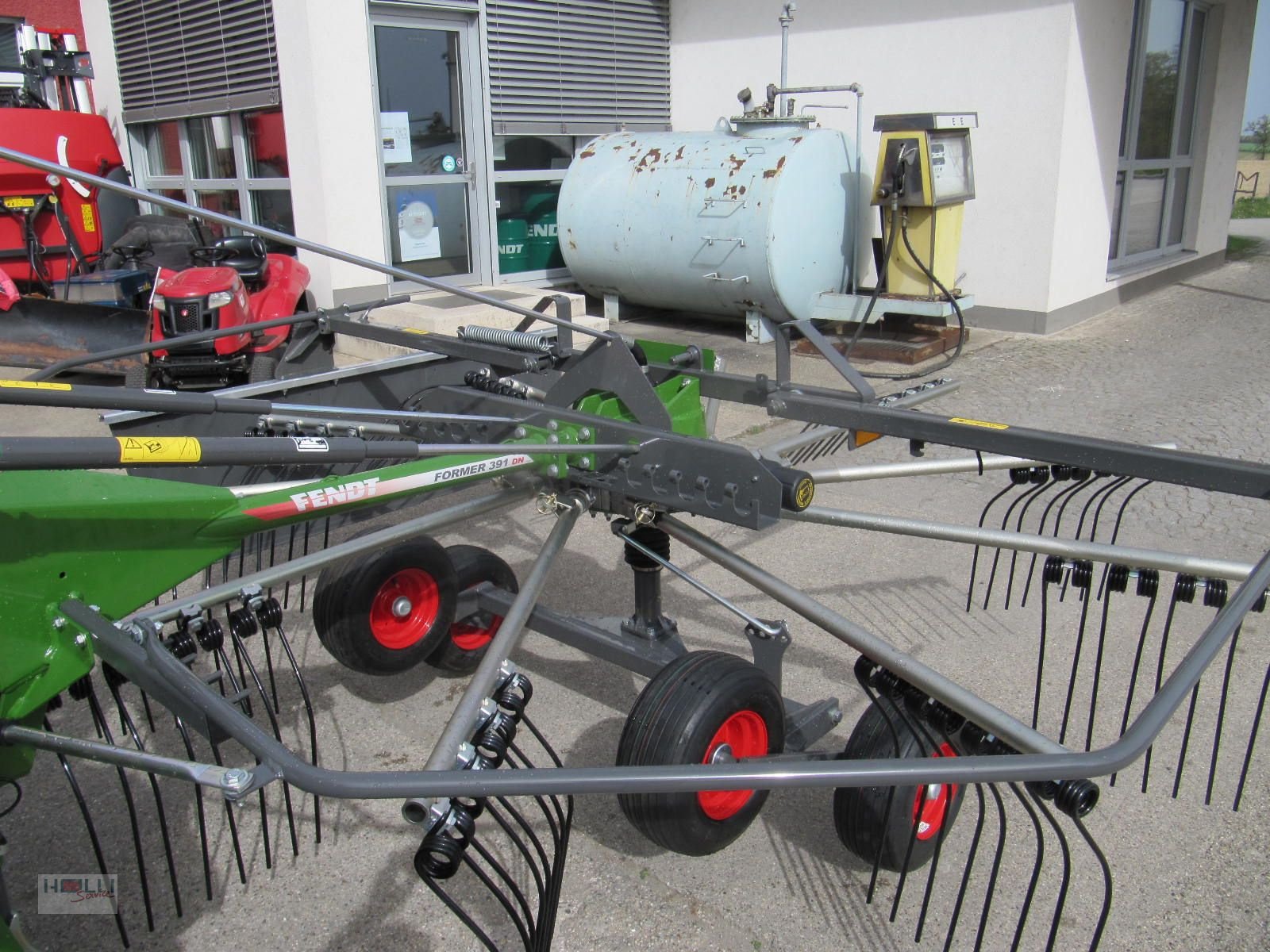 Schwader des Typs Fendt Former 391 DN, Neumaschine in Niederneukirchen (Bild 11)