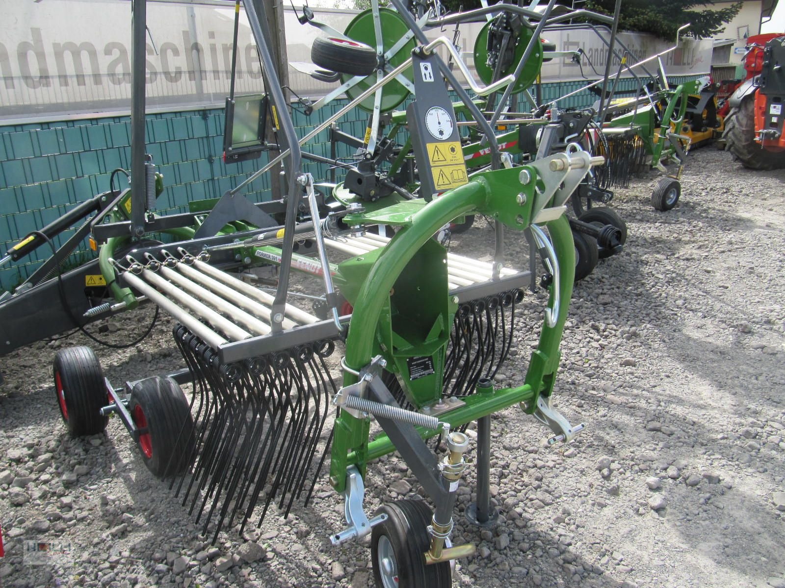 Schwader des Typs Fendt Former 391 DN, Neumaschine in Niederneukirchen (Bild 4)