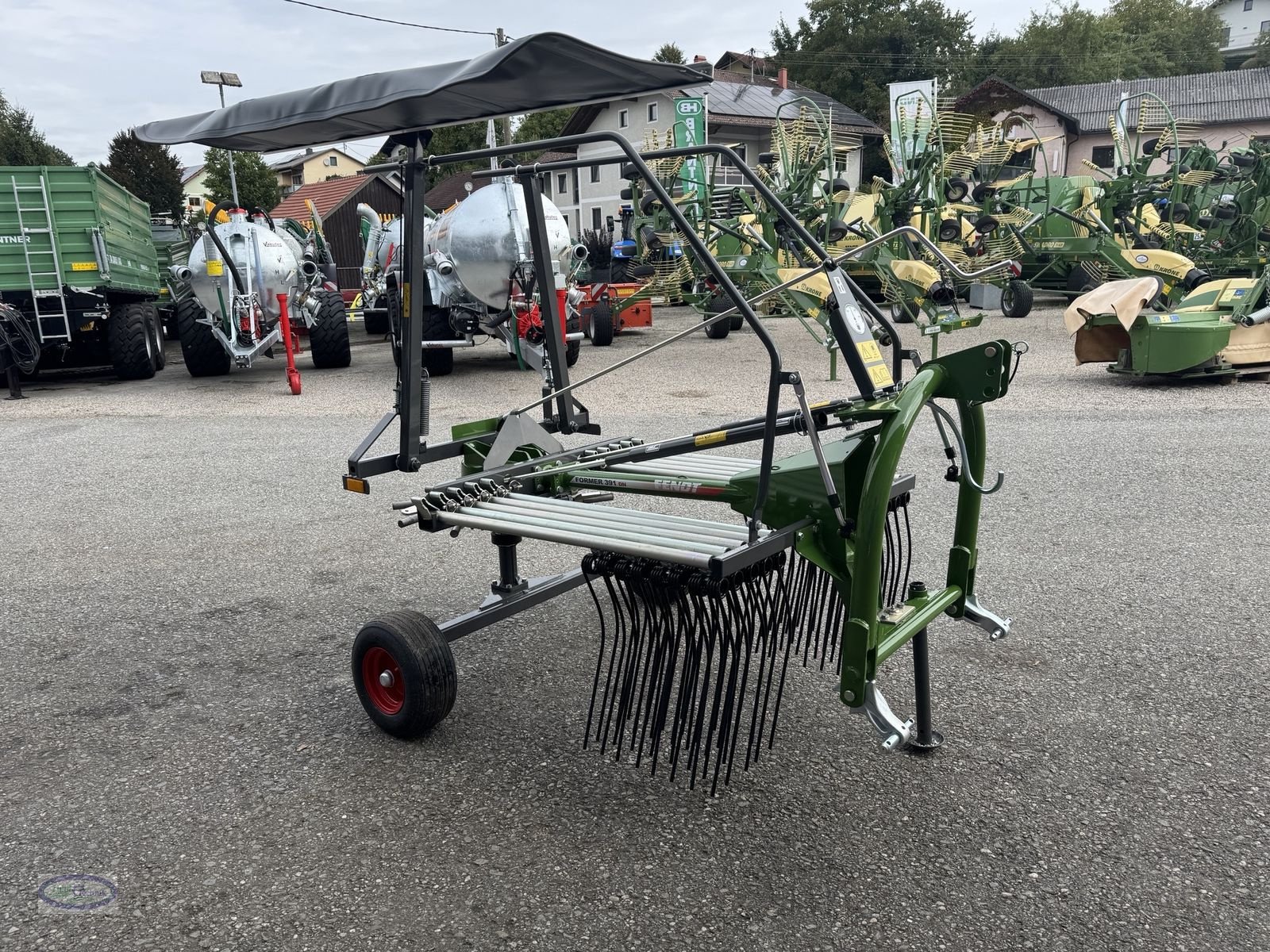 Schwader des Typs Fendt Former 391 DN, Neumaschine in Münzkirchen (Bild 4)