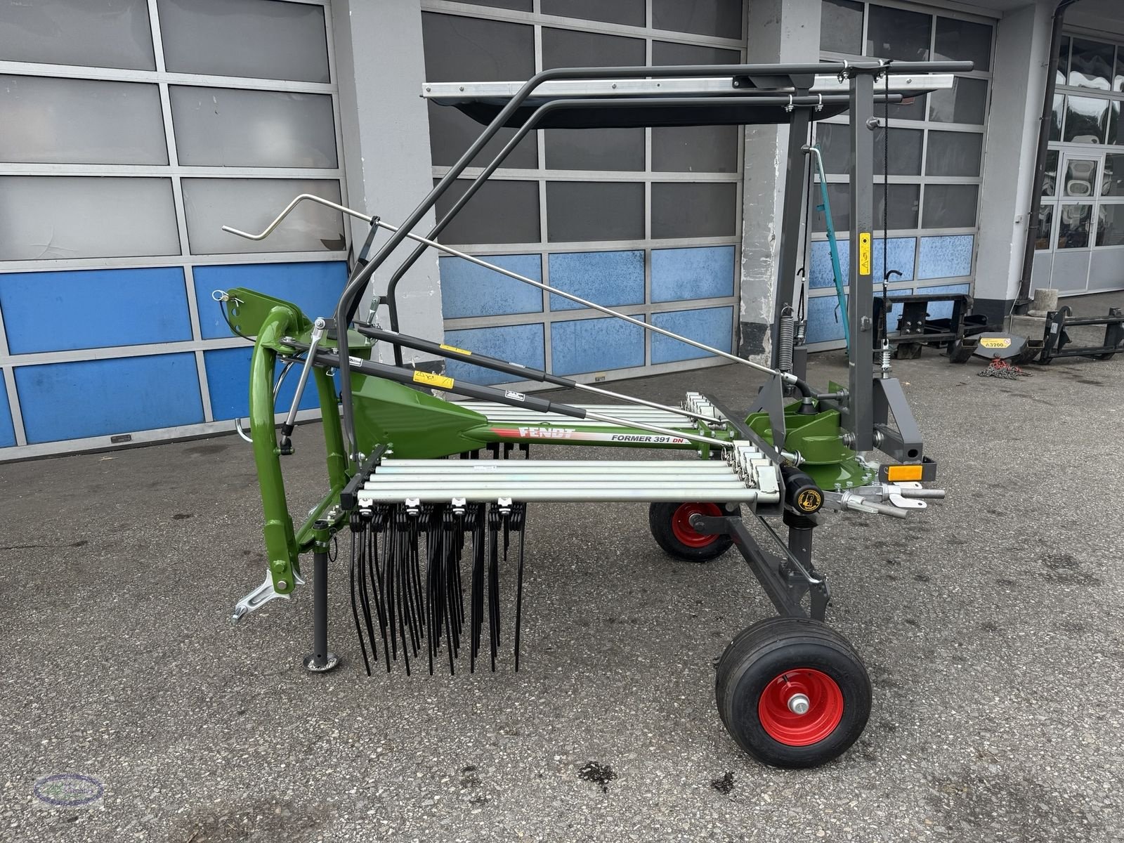 Schwader des Typs Fendt Former 391 DN, Neumaschine in Münzkirchen (Bild 1)