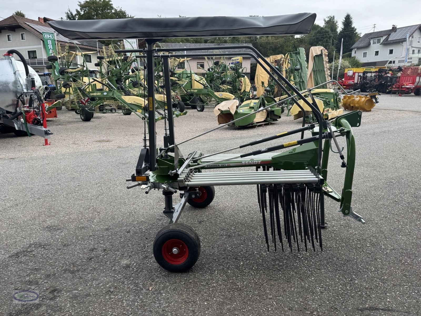 Schwader des Typs Fendt Former 391 DN, Neumaschine in Münzkirchen (Bild 5)
