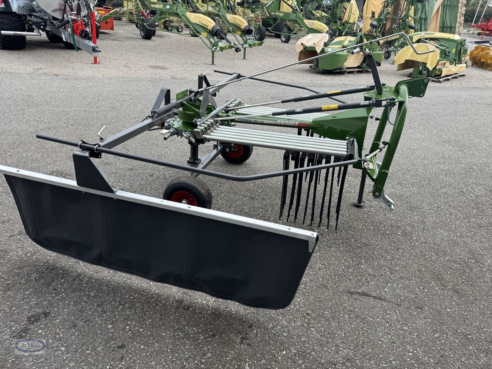 Schwader des Typs Fendt Former 391 DN, Neumaschine in Münzkirchen (Bild 11)