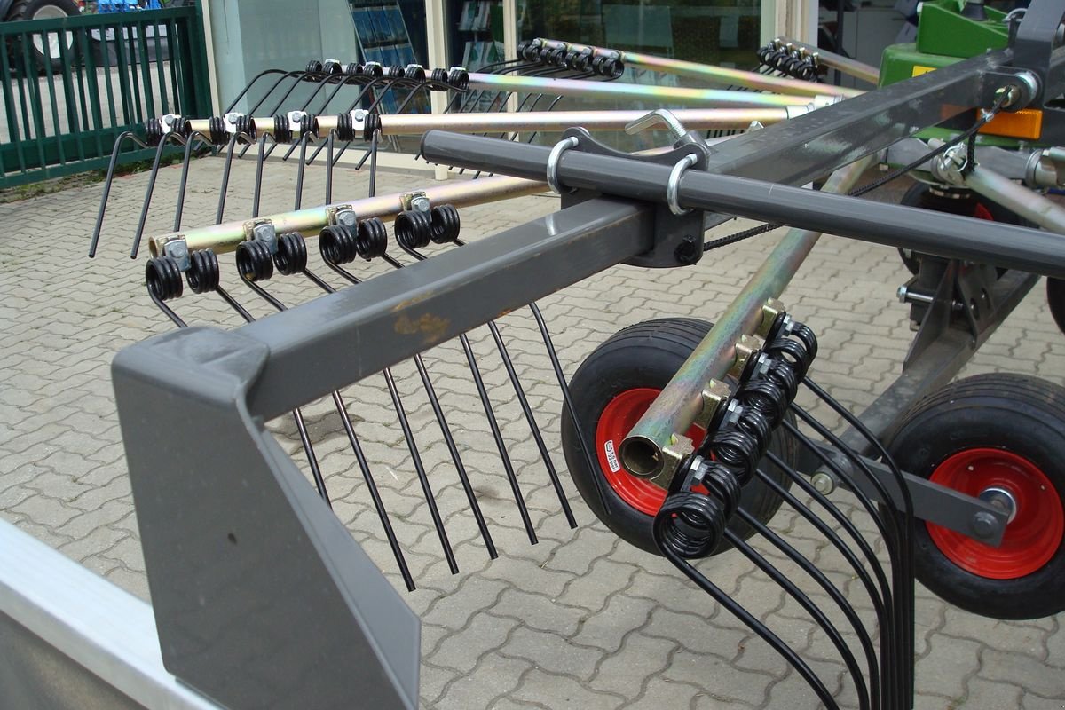 Schwader des Typs Fendt Former 426 DN, Neumaschine in Judenburg (Bild 5)