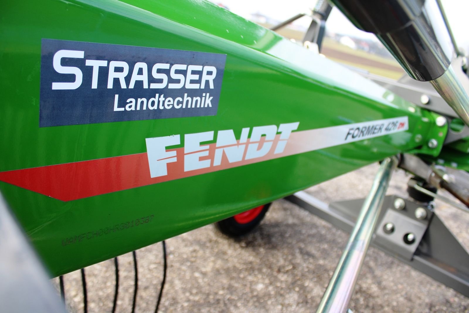 Schwader des Typs Fendt Former 426 DN, Neumaschine in Neukirchen am Walde  (Bild 3)