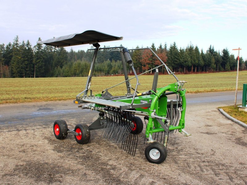 Schwader vrste Fendt Former 426 DN, Neumaschine v Neukirchen am Walde  (Slika 1)