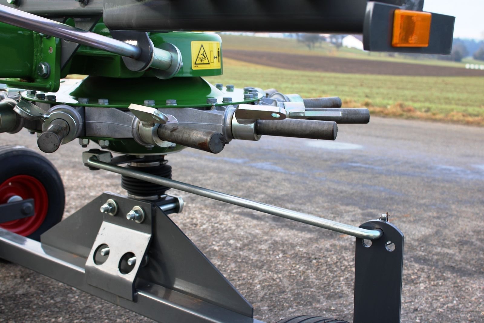 Schwader des Typs Fendt Former 426 DN, Neumaschine in Neukirchen am Walde  (Bild 9)