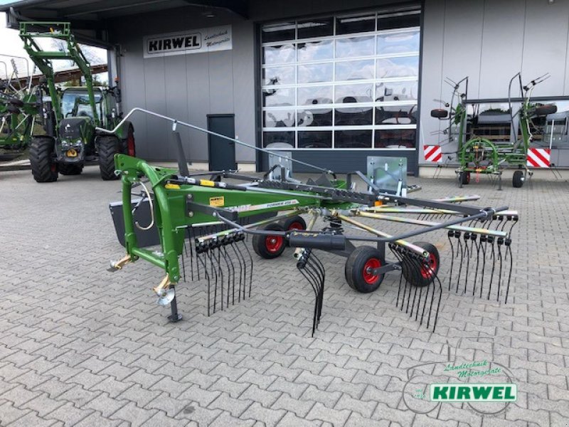 Schwader des Typs Fendt Former 456, Neumaschine in Blankenheim (Bild 1)