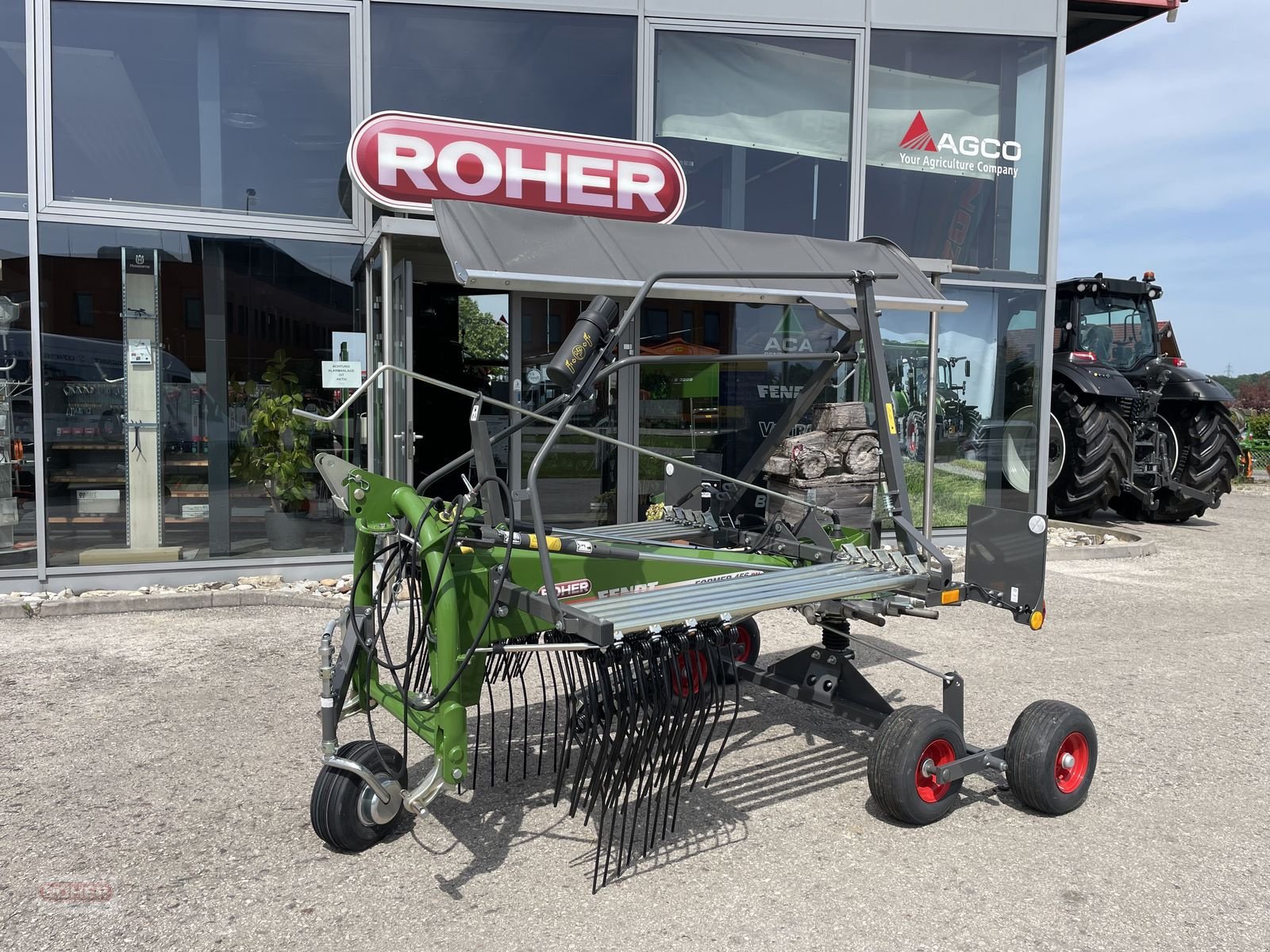 Schwader of the type Fendt Former 456DN, Neumaschine in Wieselburg Land (Picture 1)
