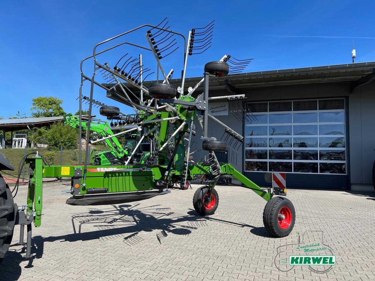 Schwader des Typs Fendt Former 671, Neumaschine in Blankenheim (Bild 1)