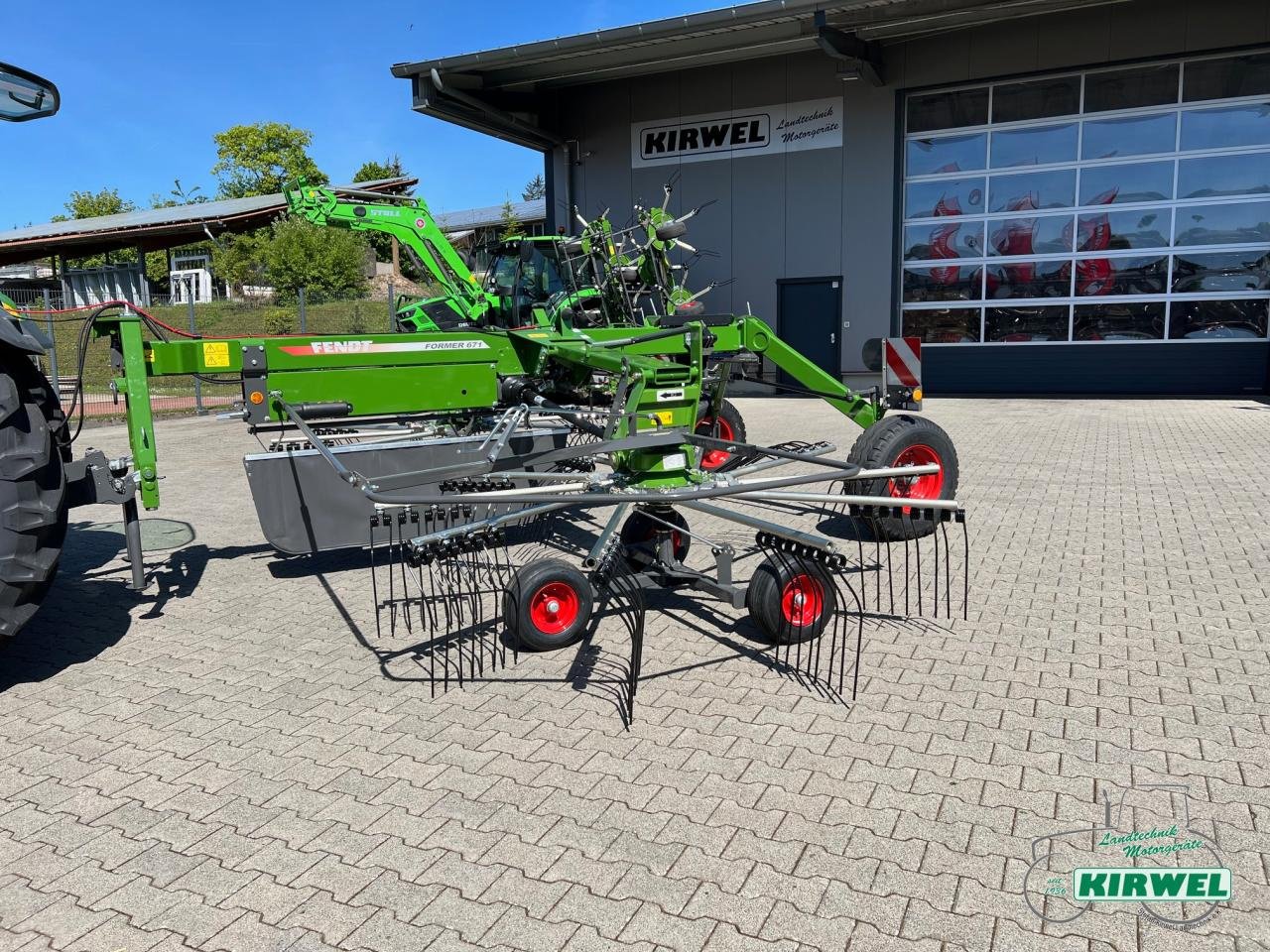 Schwader des Typs Fendt Former 671, Neumaschine in Blankenheim (Bild 2)