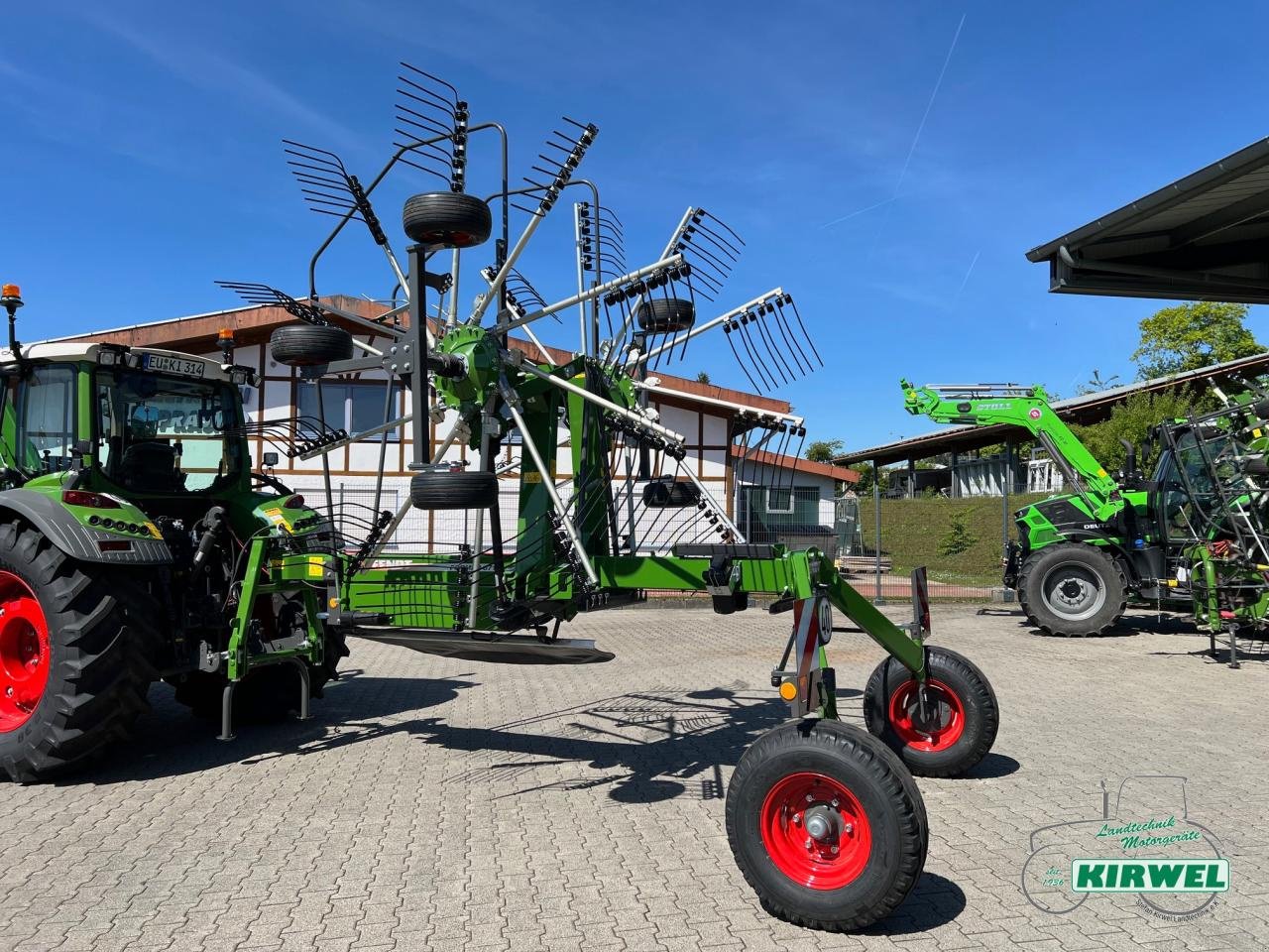 Schwader des Typs Fendt Former 671, Neumaschine in Blankenheim (Bild 3)