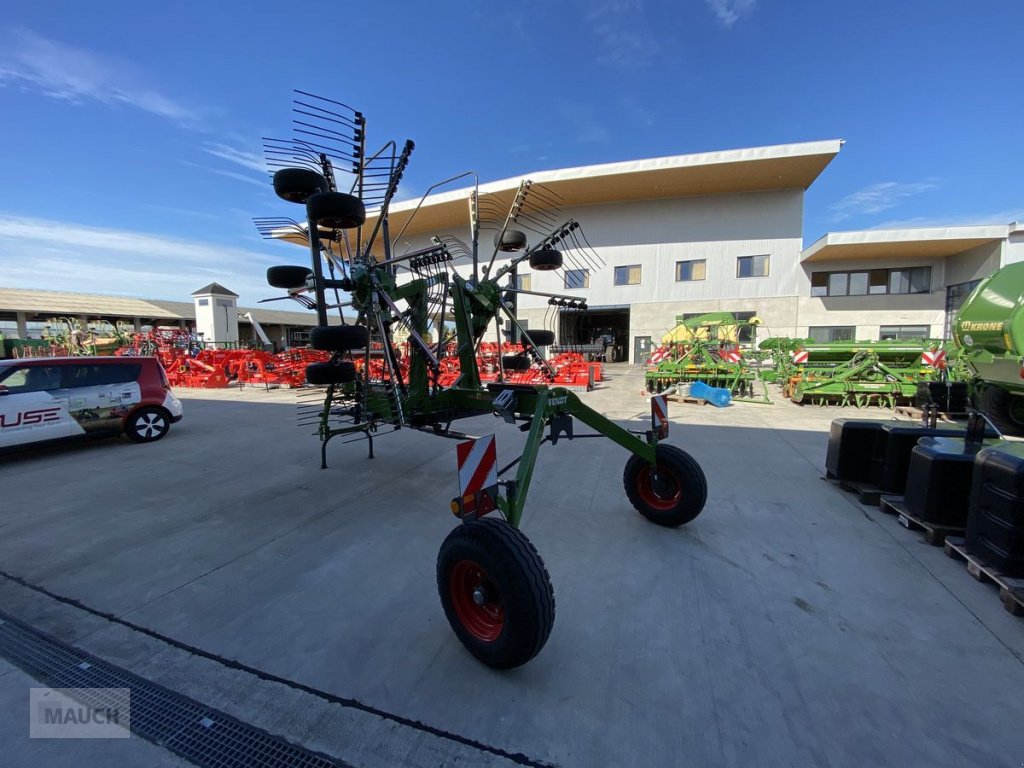 Schwader des Typs Fendt Former 671, Neumaschine in Burgkirchen (Bild 3)