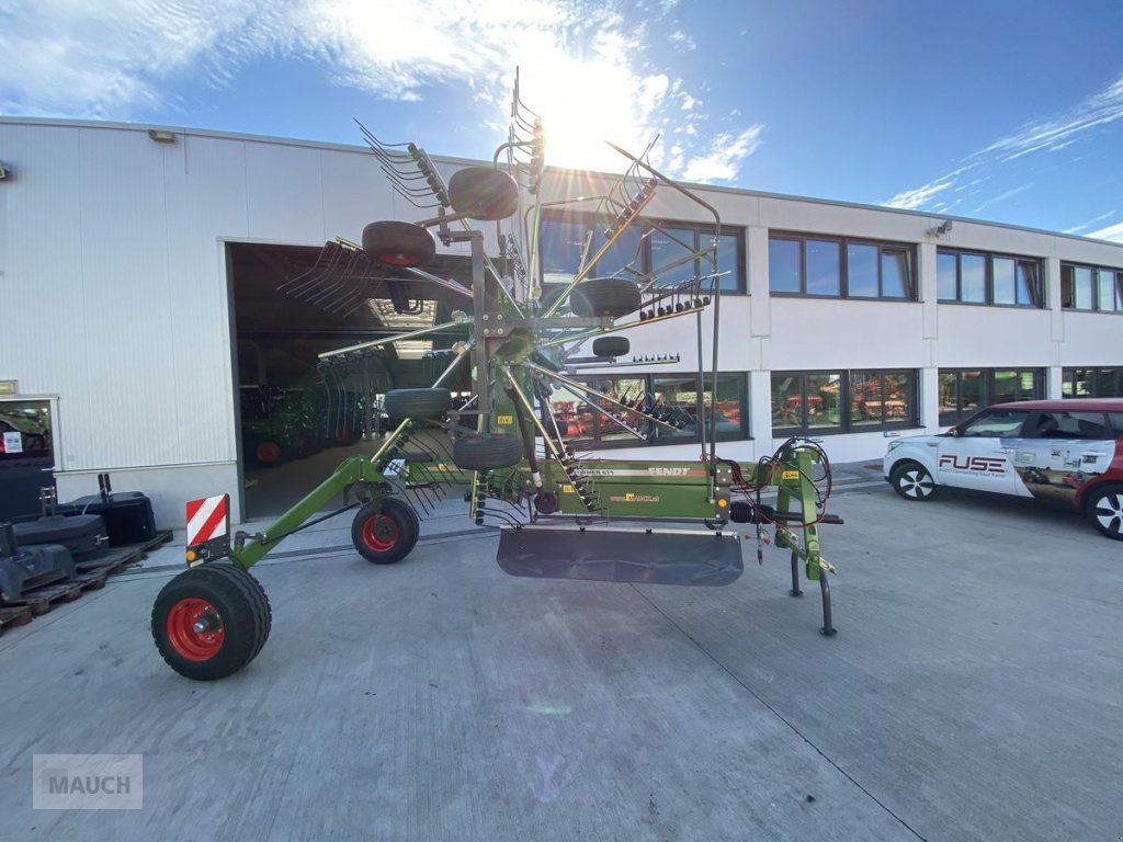 Schwader des Typs Fendt Former 671, Neumaschine in Burgkirchen (Bild 1)