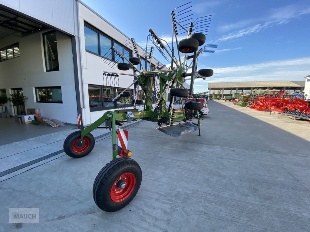 Schwader des Typs Fendt Former 671, Neumaschine in Burgkirchen (Bild 8)