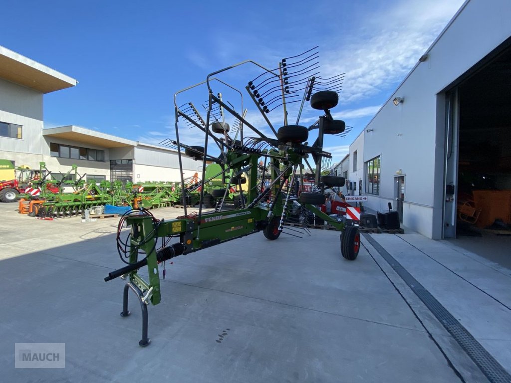 Schwader des Typs Fendt Former 671, Neumaschine in Burgkirchen (Bild 5)