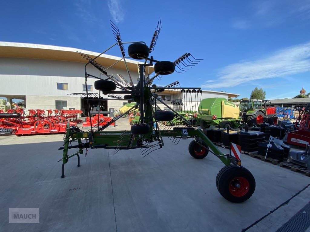 Schwader des Typs Fendt Former 671, Neumaschine in Burgkirchen (Bild 4)