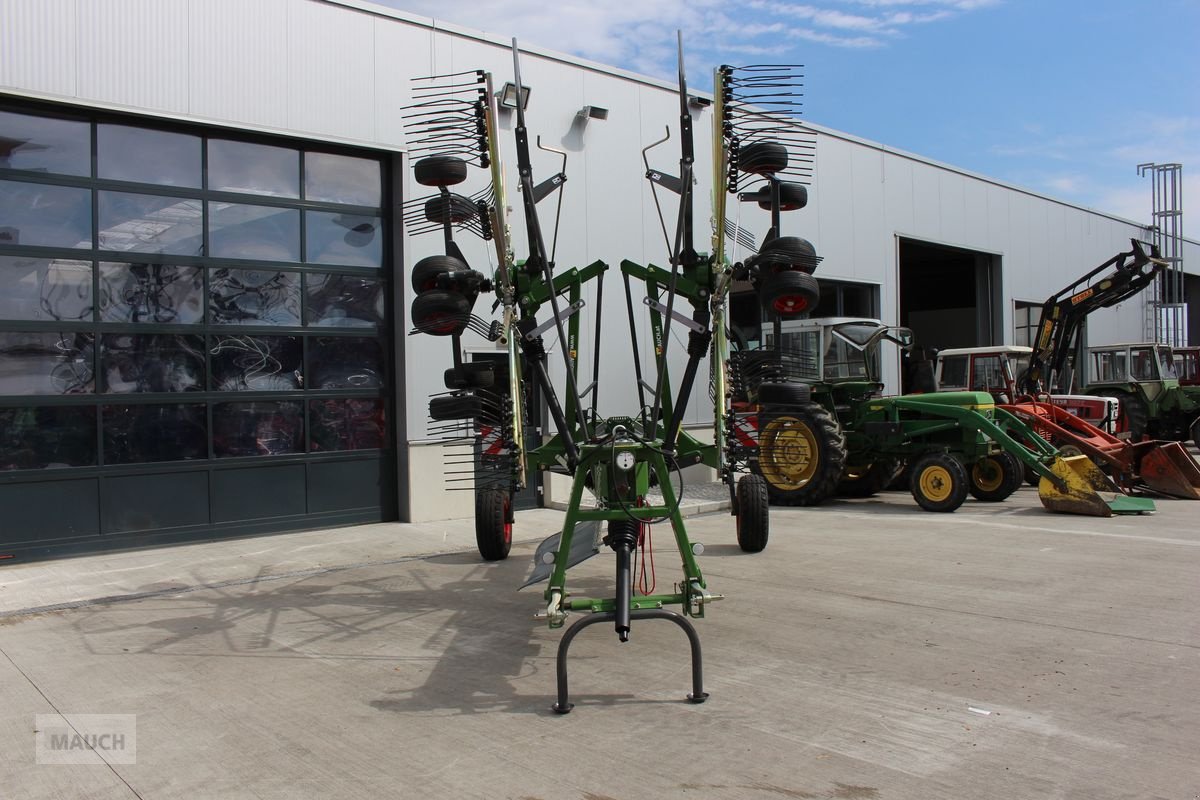 Schwader of the type Fendt Former 801, Neumaschine in Burgkirchen (Picture 11)