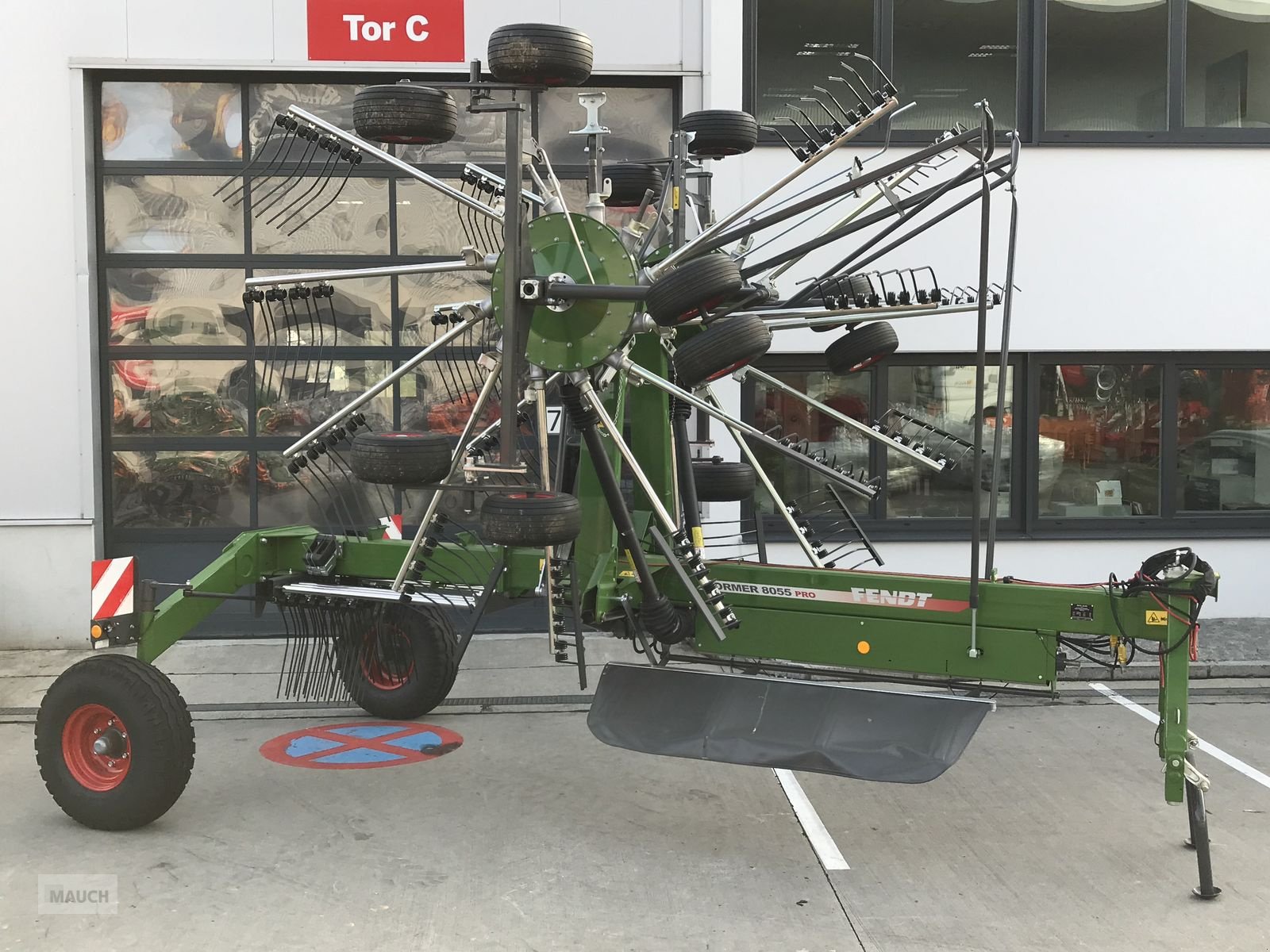 Schwader of the type Fendt Former 8055 PRO, Neumaschine in Burgkirchen (Picture 1)