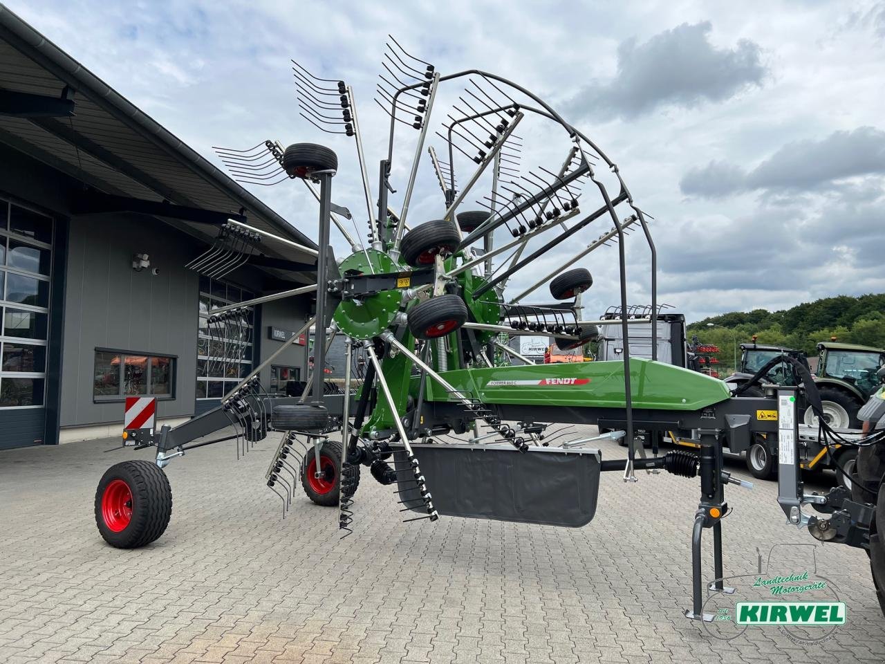 Schwader of the type Fendt Former 860 C, Neumaschine in Blankenheim (Picture 2)