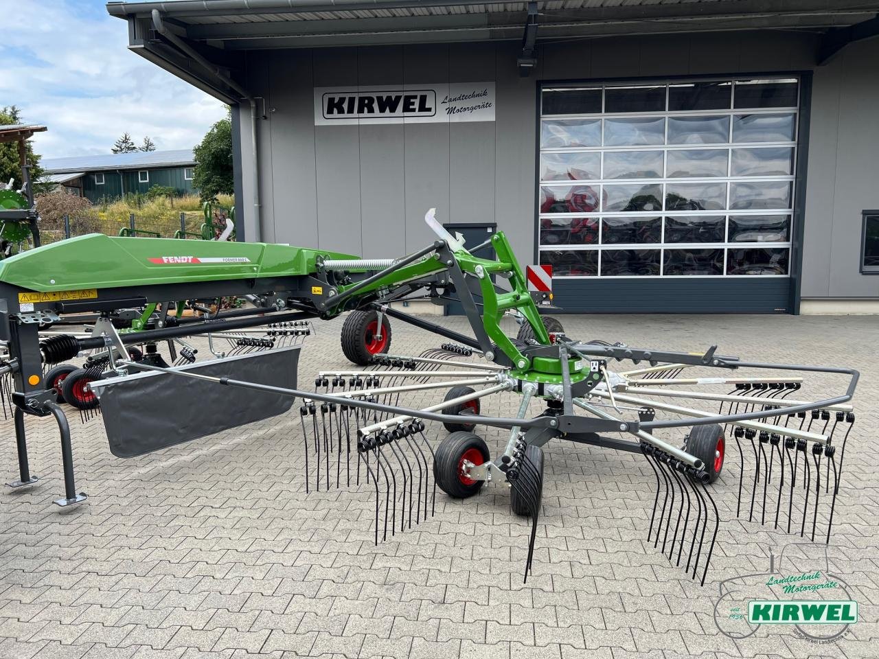 Schwader of the type Fendt Former 860 C, Neumaschine in Blankenheim (Picture 4)