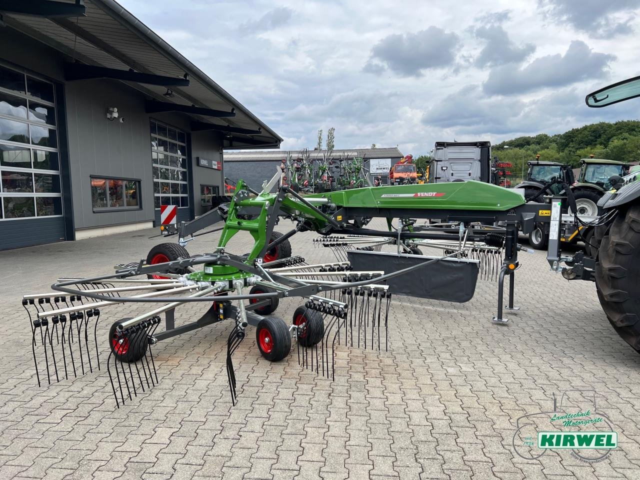 Schwader of the type Fendt Former 860 C, Neumaschine in Blankenheim (Picture 5)