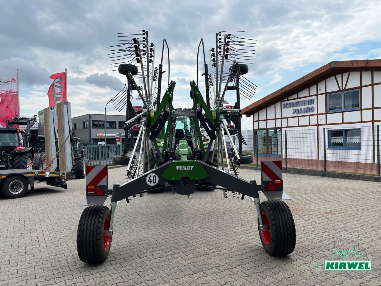 Schwader of the type Fendt Former 860 C, Neumaschine in Blankenheim (Picture 10)
