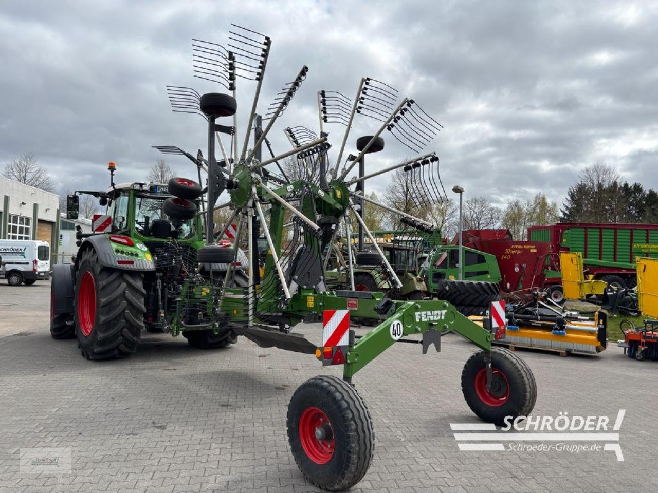 Schwader του τύπου Fendt FORMER 880, Neumaschine σε Westerstede (Φωτογραφία 1)