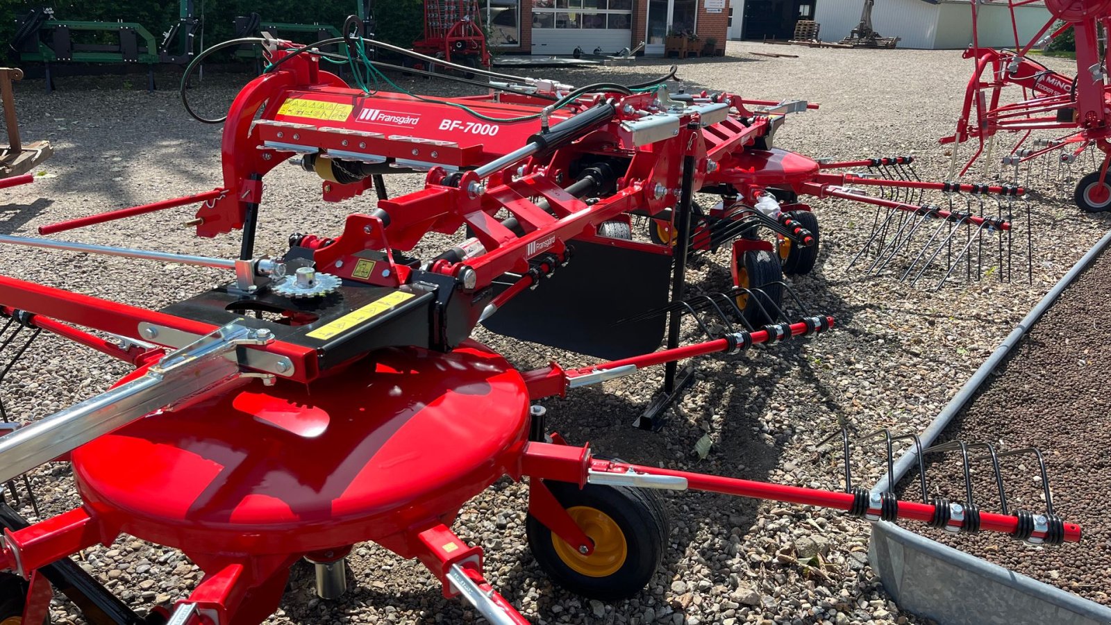 Schwader tipa Fransgard BF-7000, Gebrauchtmaschine u Skive (Slika 2)