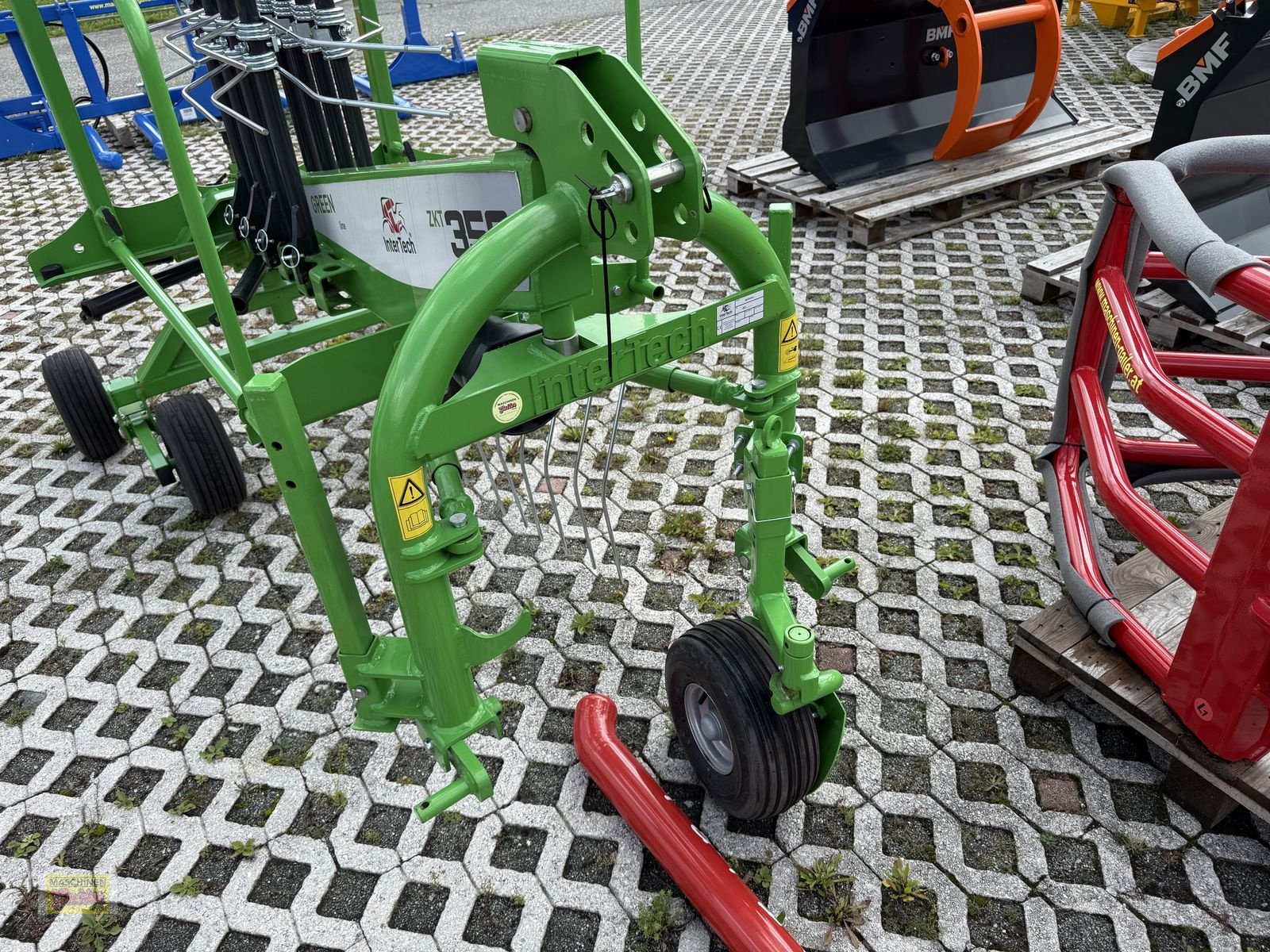 Schwader του τύπου InterTech ZKT 350 Einkreiselschwader mit 3-Punkt Anbau, Neumaschine σε Kötschach (Φωτογραφία 8)