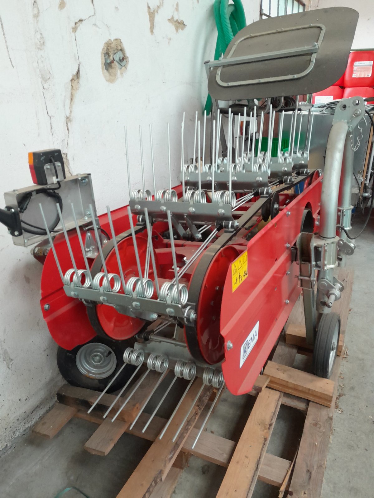 Schwader des Typs Kersten Maschinenfabrik BRH, Neumaschine in Postmünster (Bild 3)