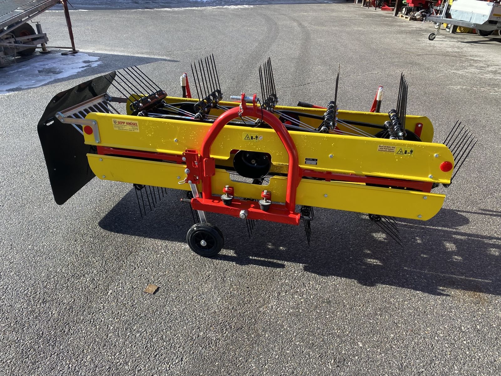 Schwader del tipo Knüsel B 210/4  LS, Vorführmaschine en Ried im Oberinntal (Imagen 5)