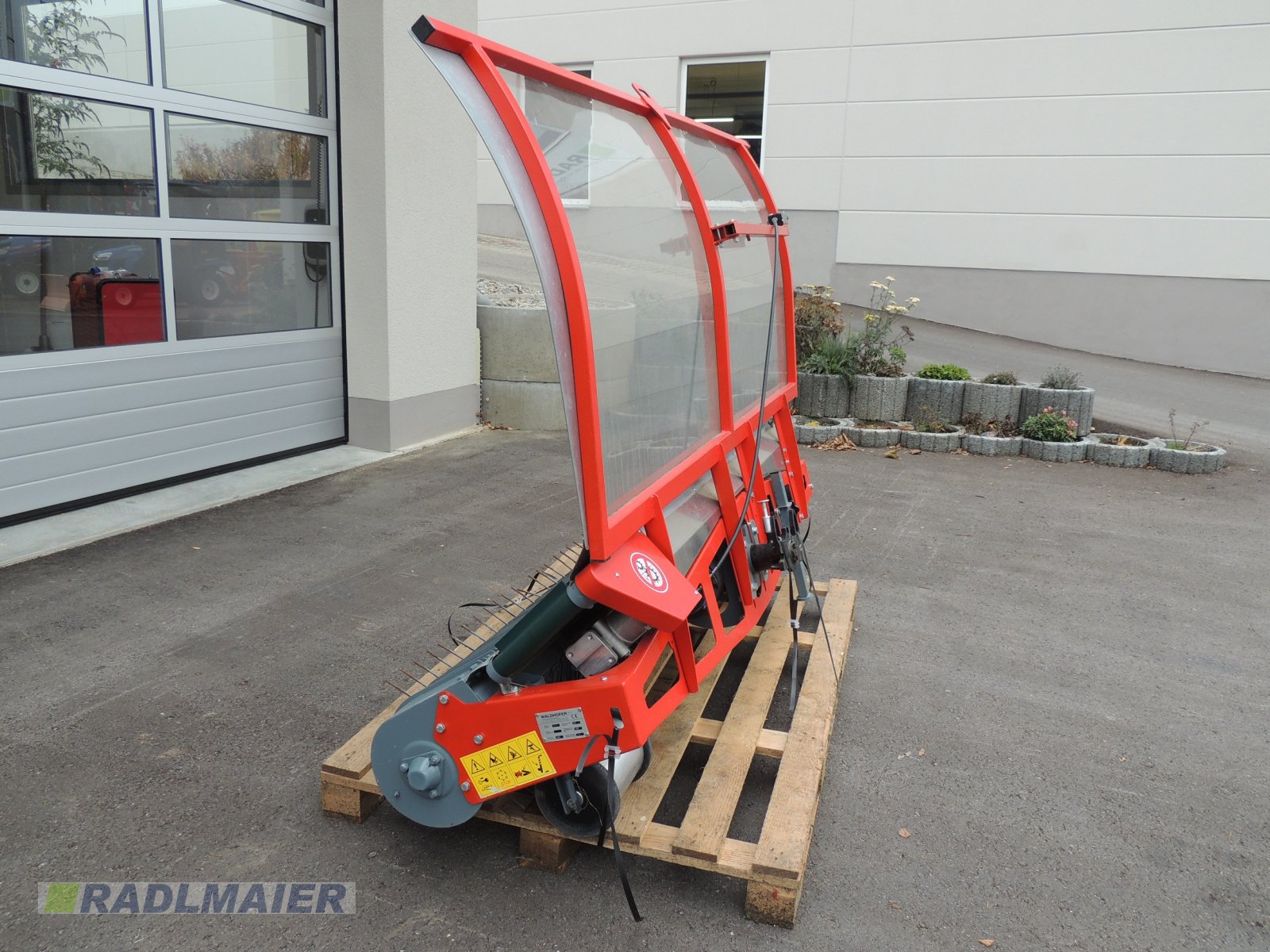 Schwader des Typs Köppl Silopflug 200, Neumaschine in Babensham (Bild 7)