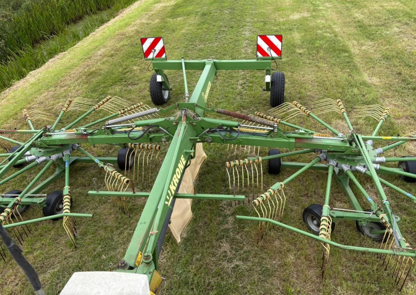 Schwader типа Krone 800/26, Gebrauchtmaschine в Nijega (Фотография 1)