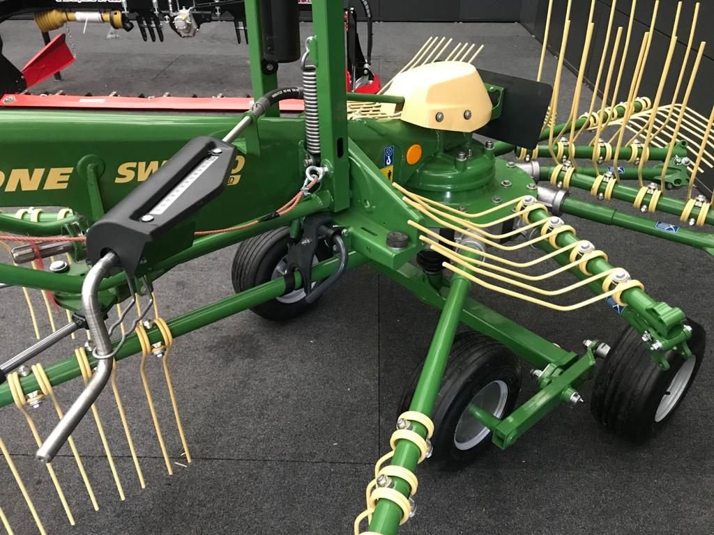 Schwader tipa Krone Kreiselschwader S380 Highland, Neumaschine u Tamsweg (Slika 8)