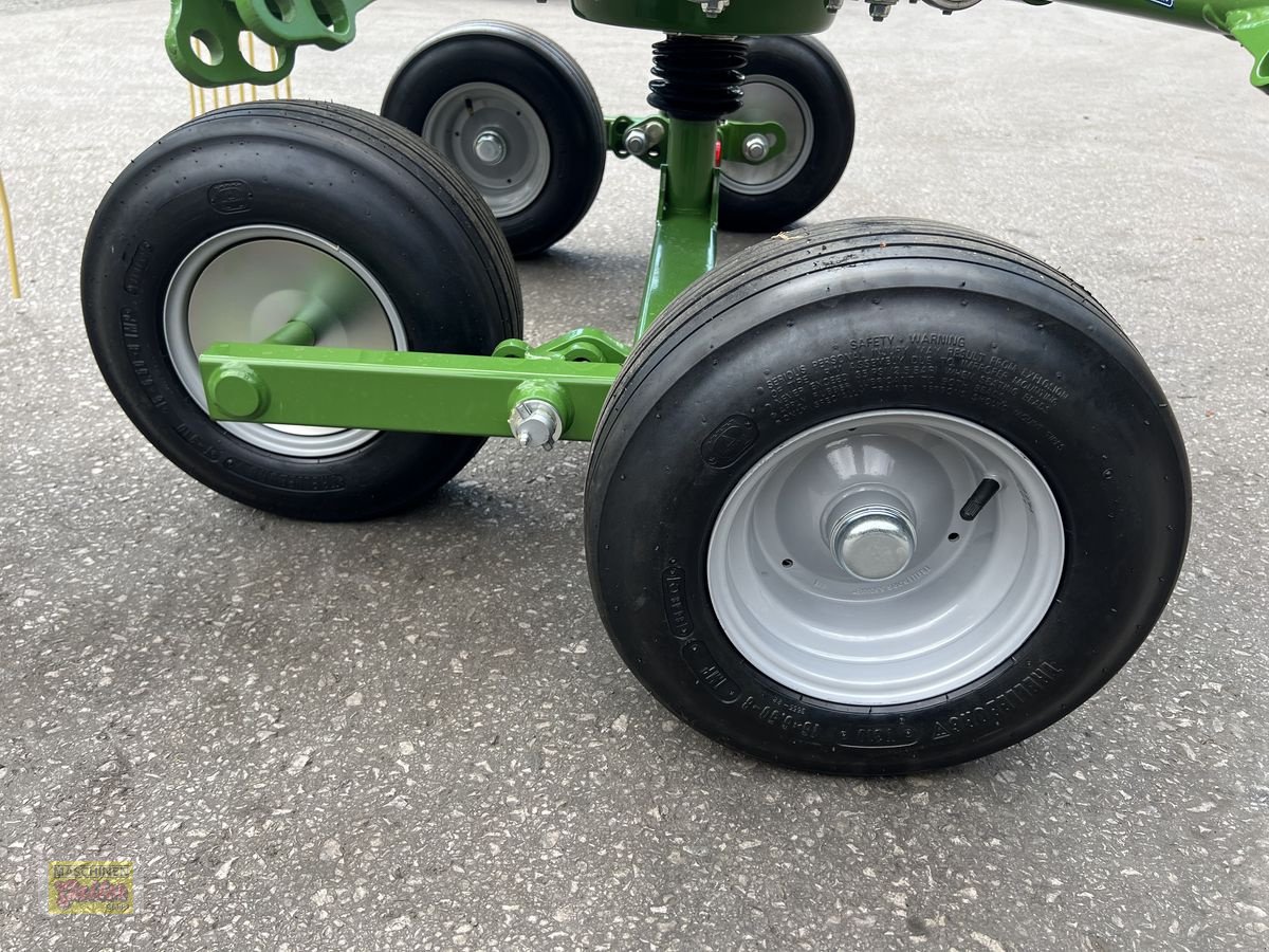 Schwader des Typs Krone S 380 Highland, Neumaschine in Kötschach (Bild 11)