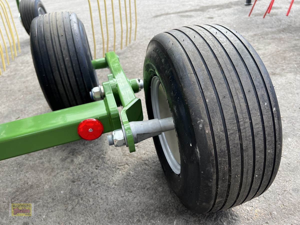 Schwader des Typs Krone S 380 Highland, Neumaschine in Kötschach (Bild 18)