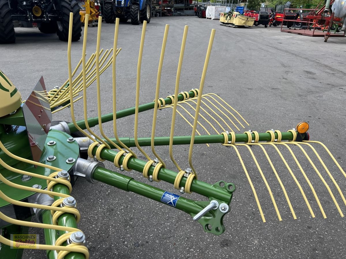 Schwader des Typs Krone S 380 Highland, Neumaschine in Kötschach (Bild 5)