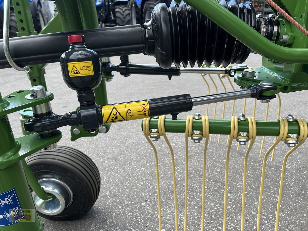 Schwader des Typs Krone S 380 Highland, Neumaschine in Kötschach (Bild 9)