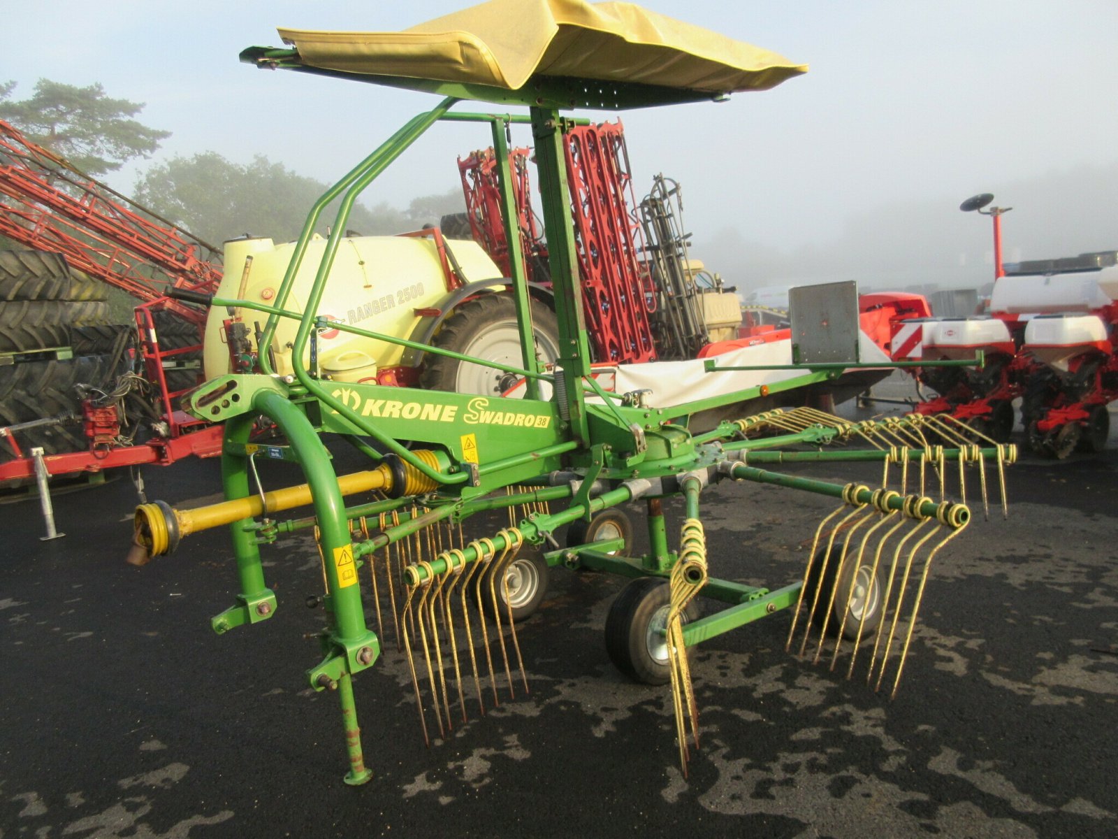 Schwader типа Krone SWADRO 38, Gebrauchtmaschine в PLOUIGNEAU (Фотография 1)