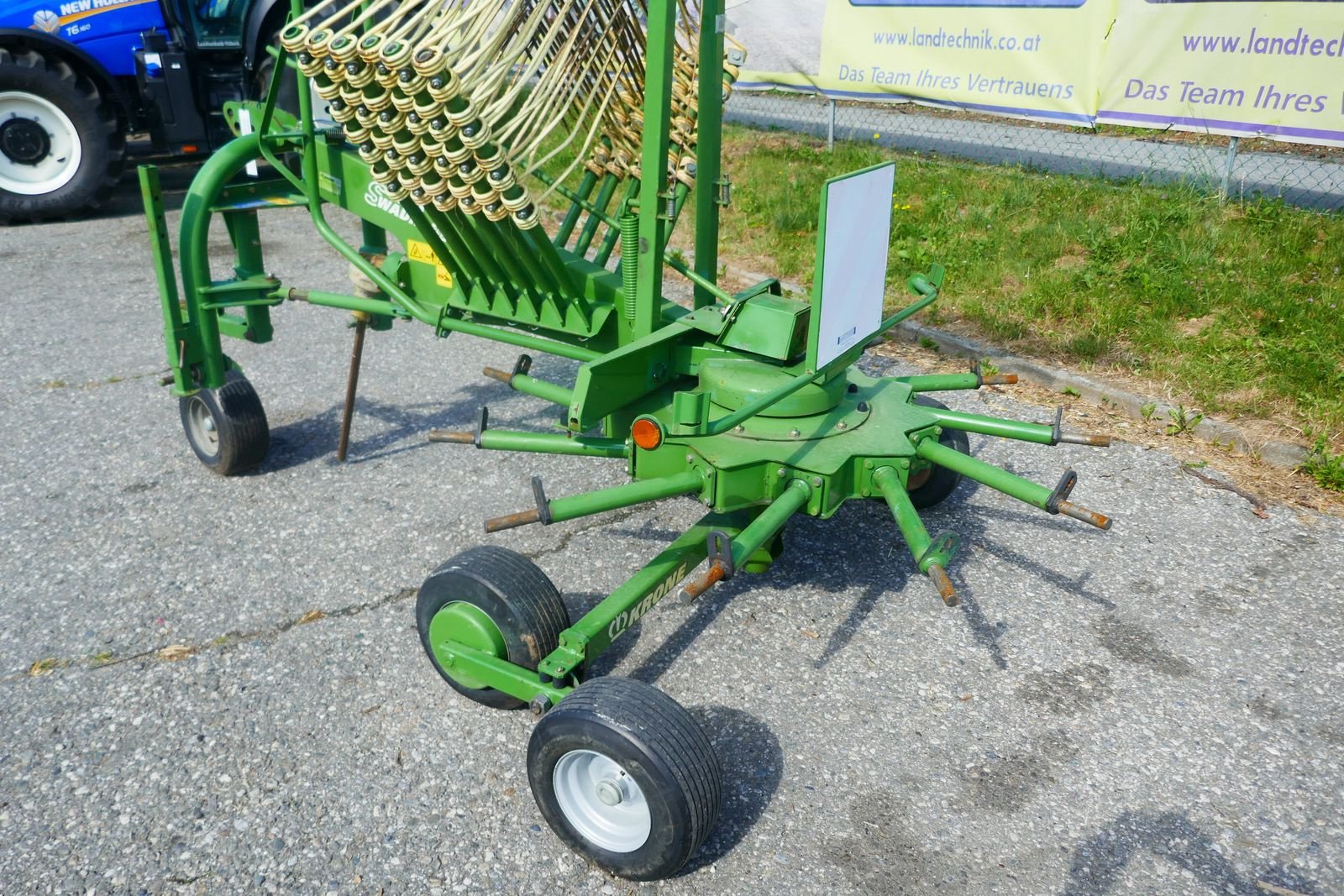 Schwader des Typs Krone Swadro 395, Gebrauchtmaschine in Villach (Bild 3)