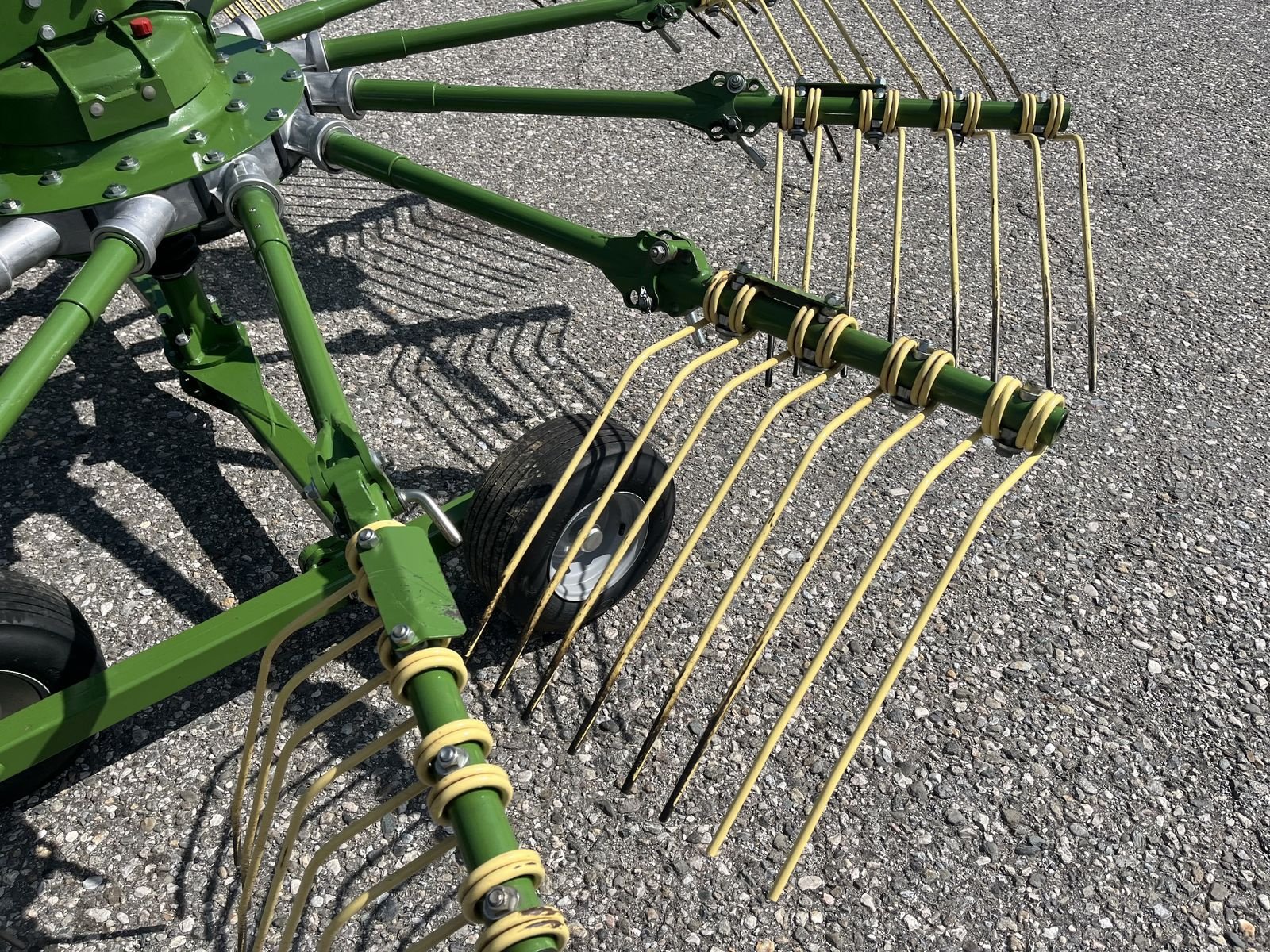 Schwader des Typs Krone SWADRO 42 -13, Gebrauchtmaschine in Villach (Bild 9)