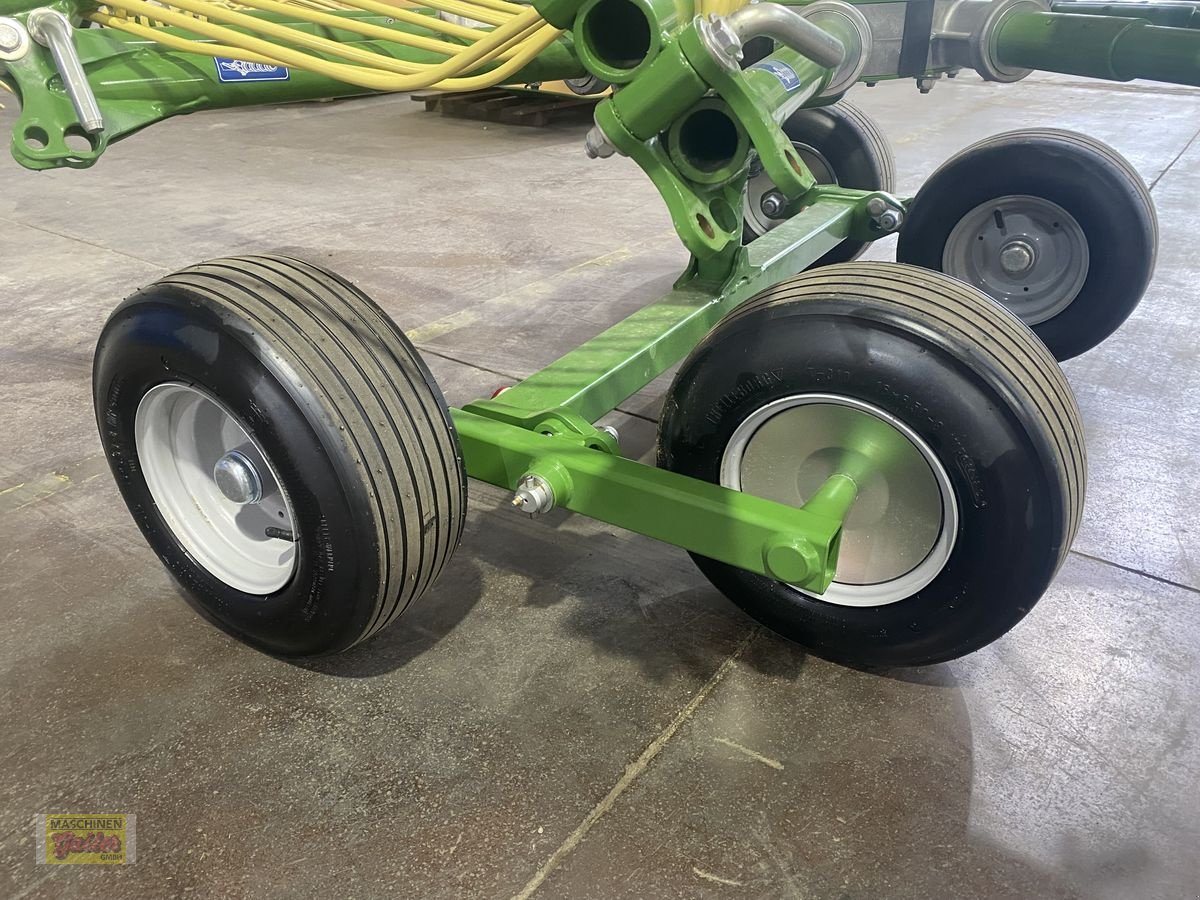 Schwader of the type Krone Swadro S 350 Highland Einkreiselschwader, Neumaschine in Kötschach (Picture 12)