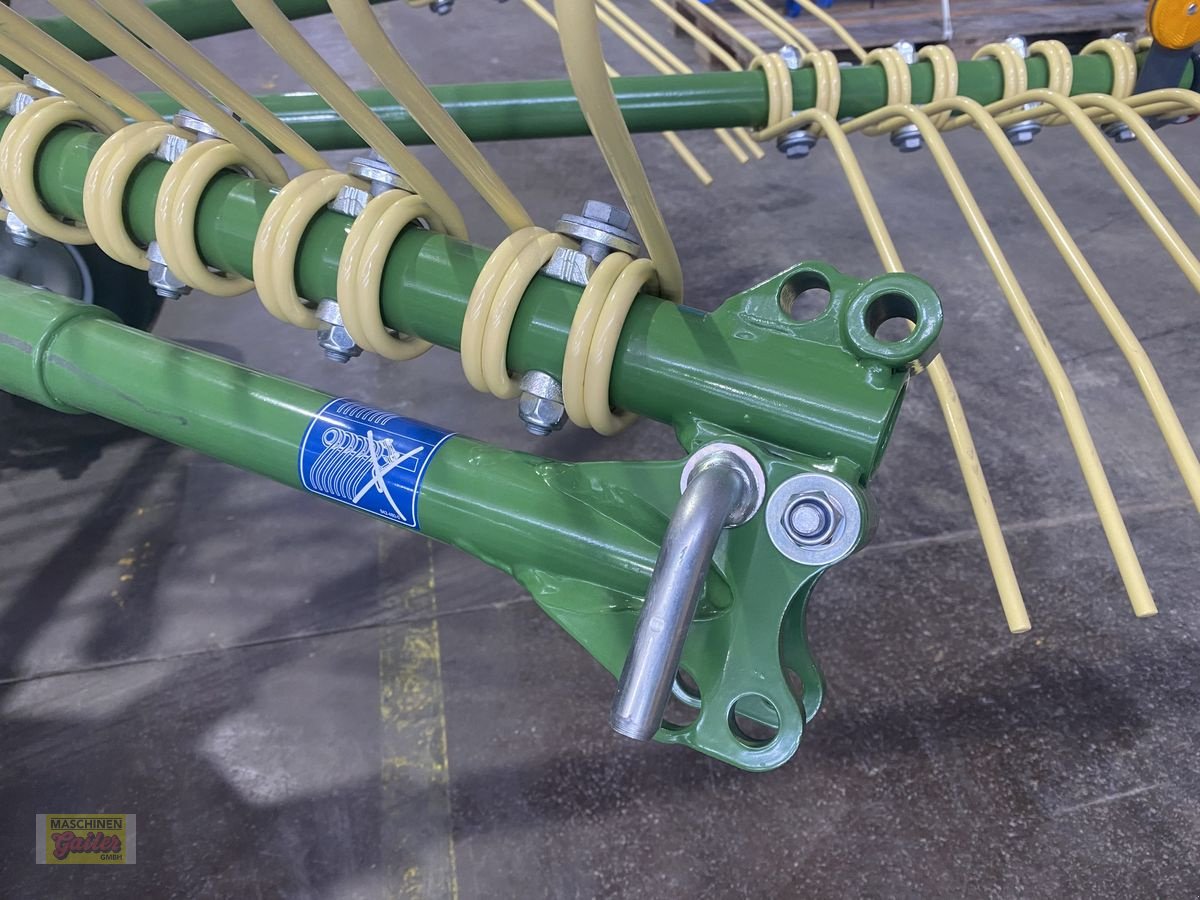 Schwader of the type Krone Swadro S 350 Highland Einkreiselschwader, Neumaschine in Kötschach (Picture 10)