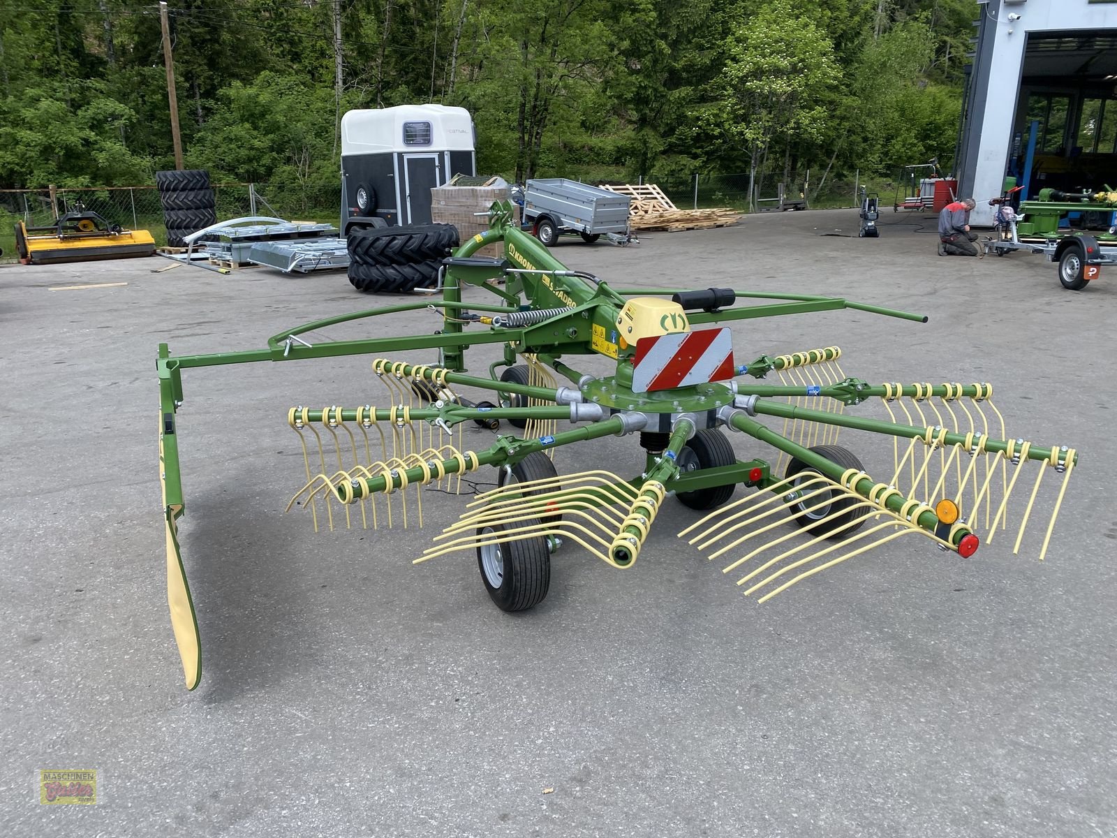 Schwader του τύπου Krone Swadro S 380 Einkreiselschwader, Neumaschine σε Kötschach (Φωτογραφία 20)