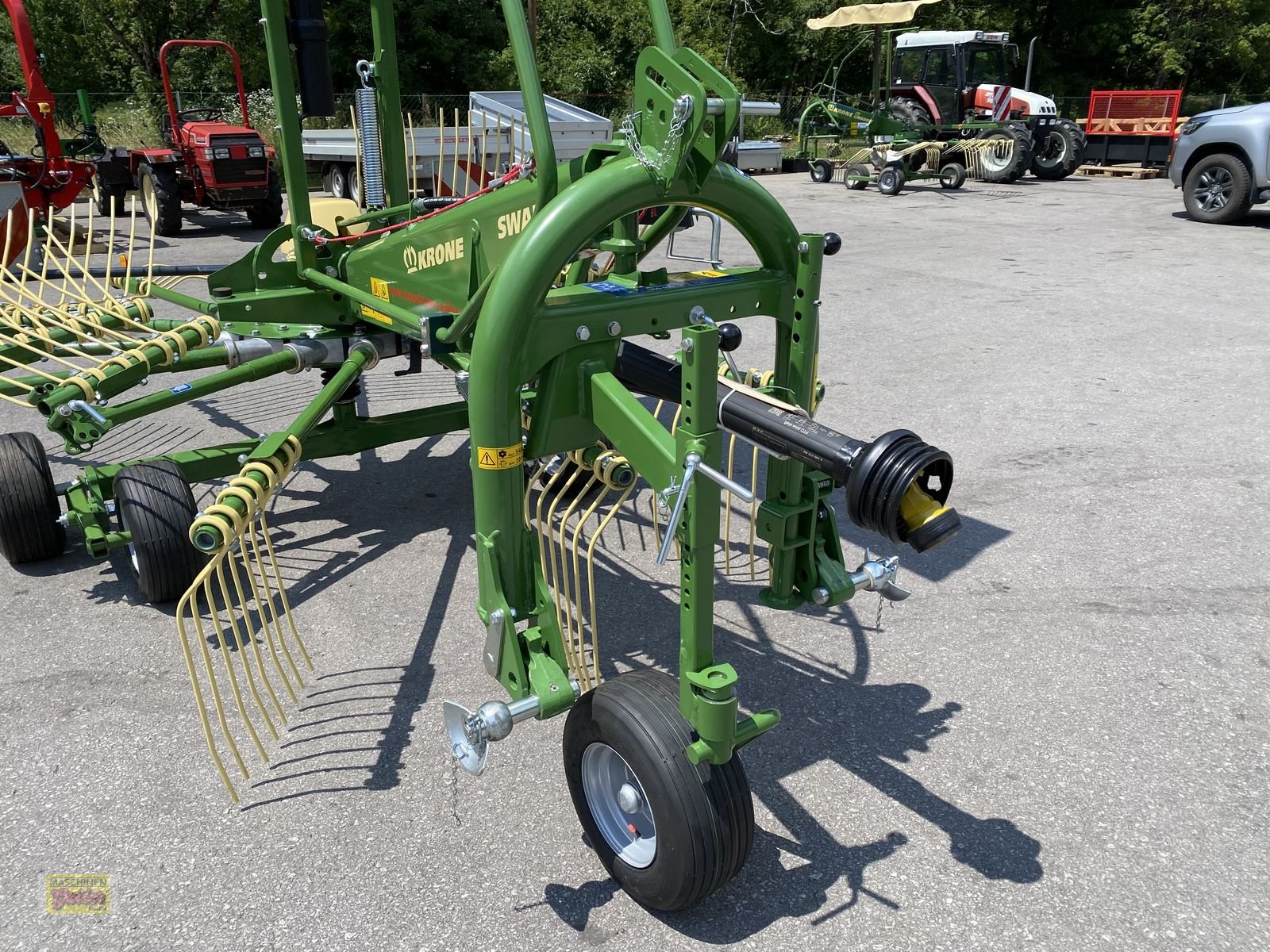 Schwader of the type Krone Swadro S 420 Einkreiselschwader, Neumaschine in Kötschach (Picture 14)